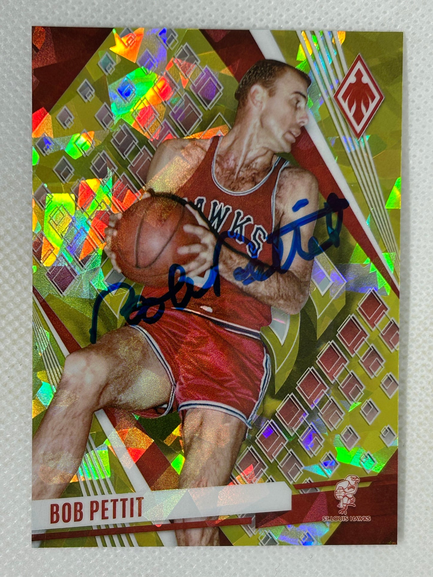 2023-24 Panini Phoenix Gold Ice /175 #217 Bob Pettit St. Louis Hawks Signed Card HOF