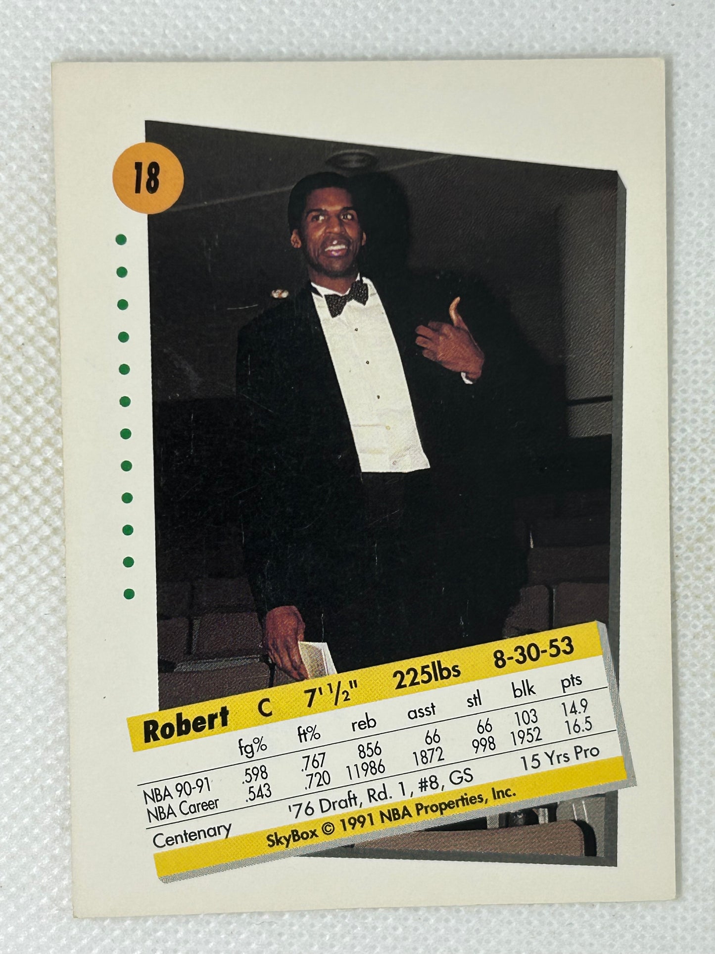 1991-92 SkyBox Robert Parish #18 Boston Celtics Signed Card
