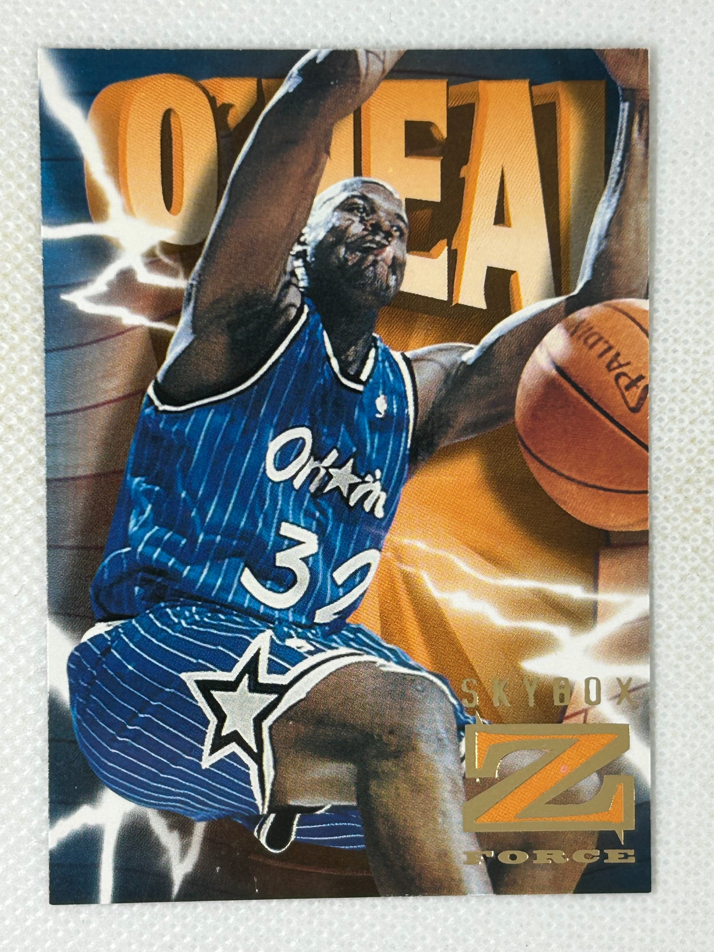 1996-97 Skybox Z Force Shaquille O'Neal #64 Los Angeles Lakers Signed Card