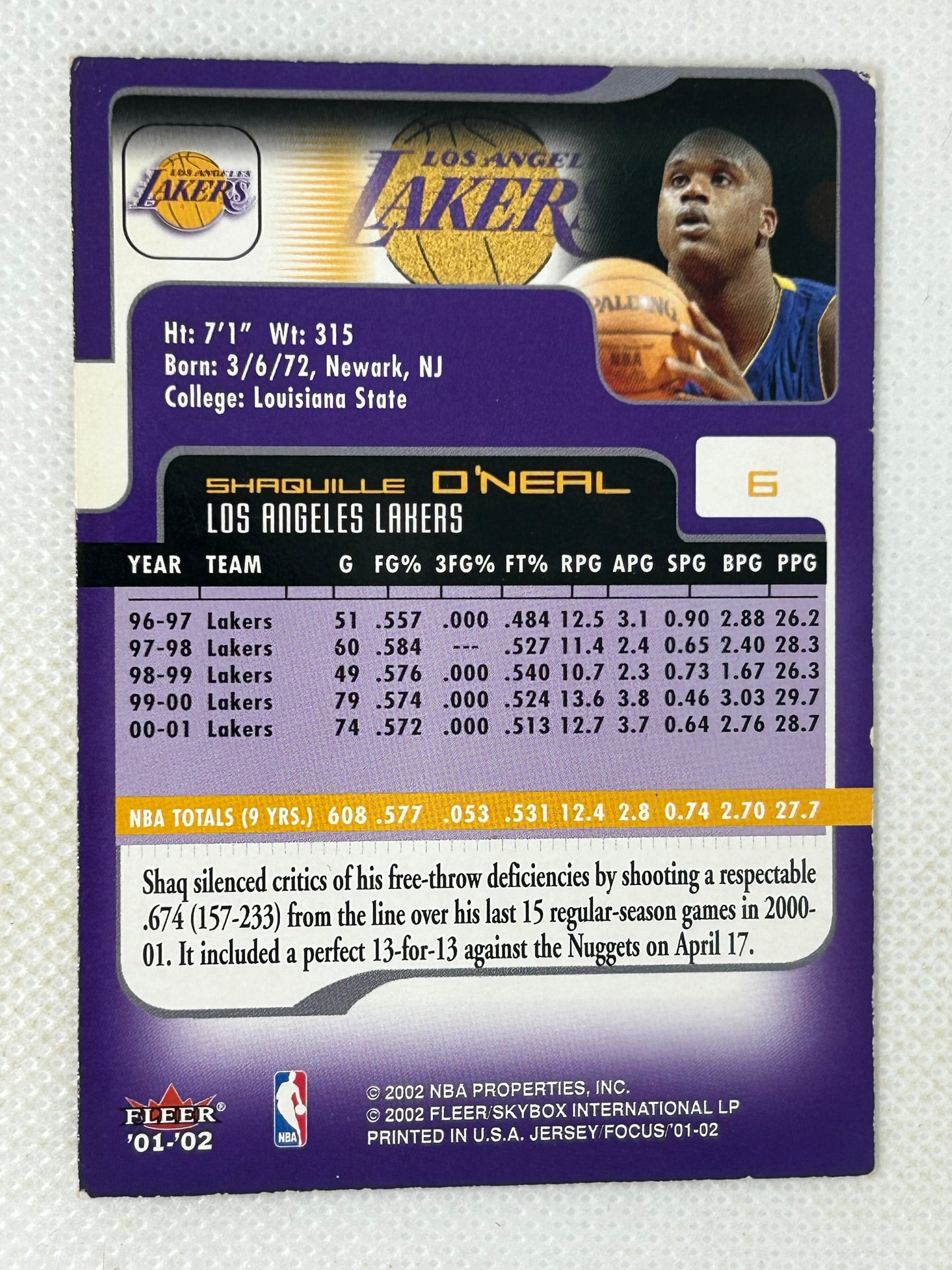 2001-02 Fleer Focus Jersey Edition #6 Shaquille O'Neal Los Angeles Lakers Signed Card (Soft Corners)