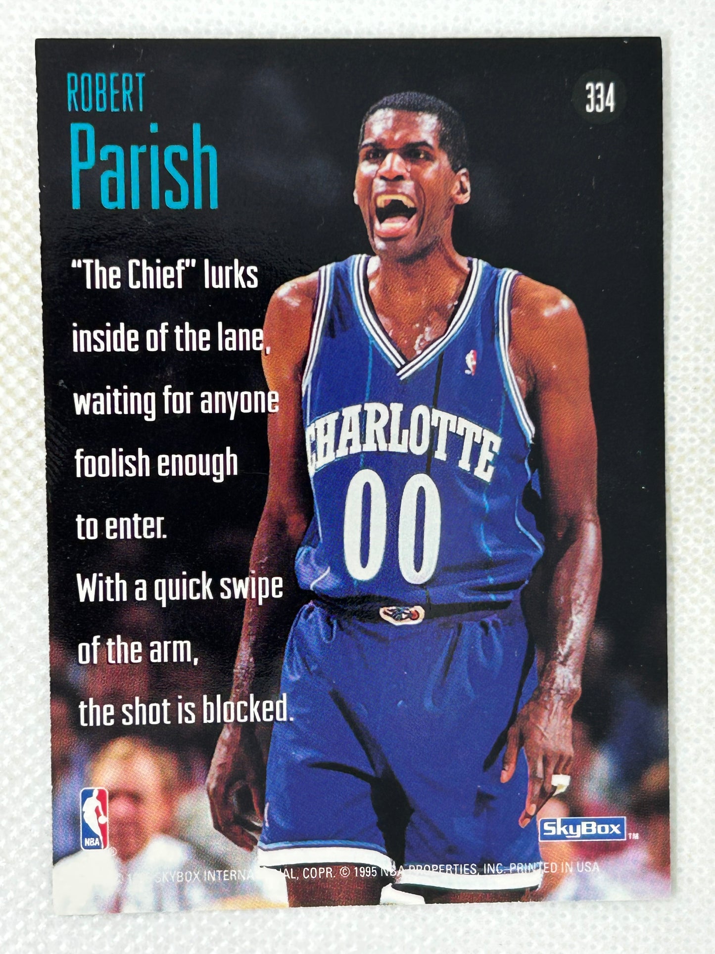 1994-95 Skybox Premium Basketball Sky Swats #334 Robert Parish Charlotte Hornets Signed Card