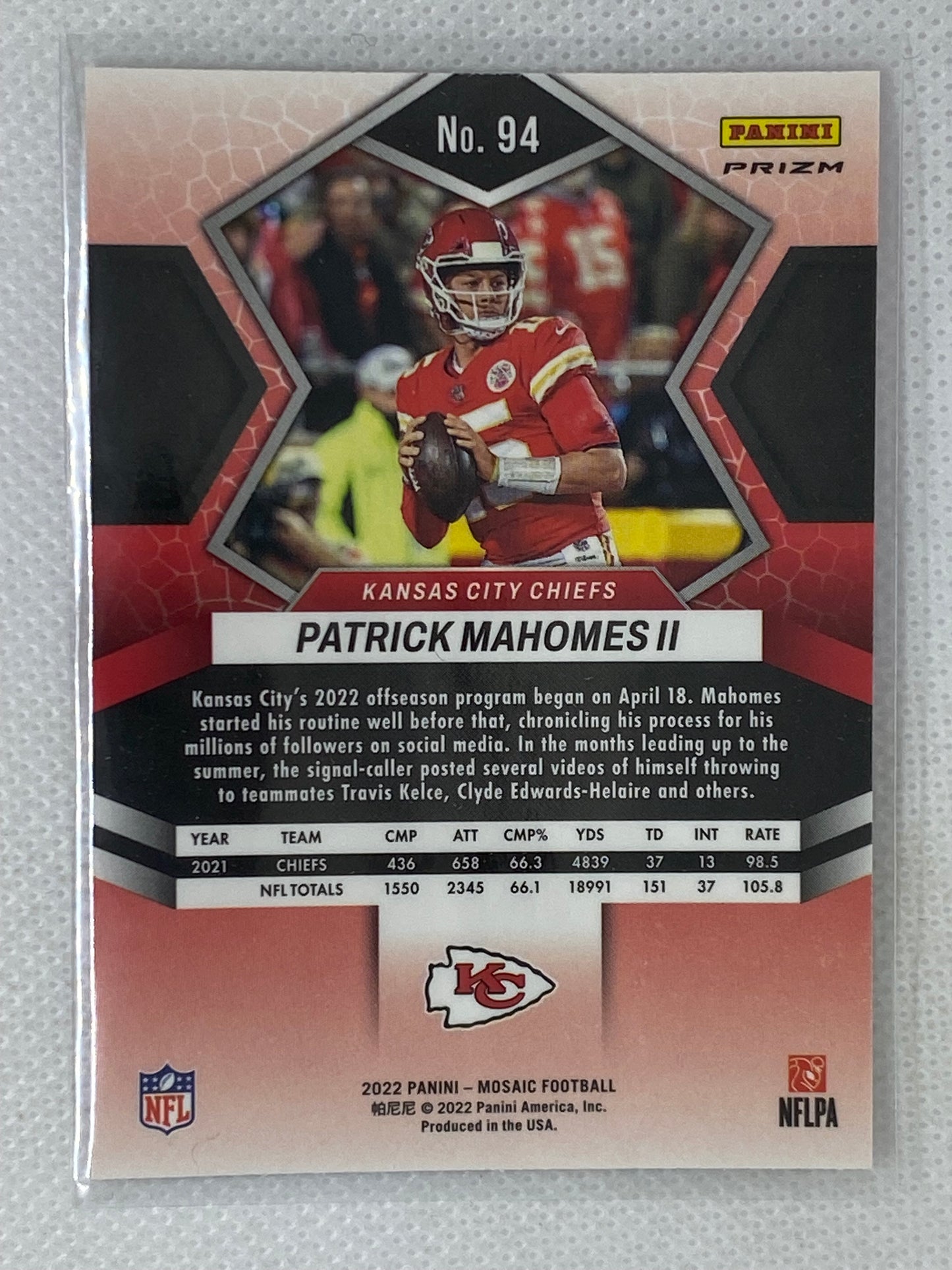 2022 Panini Mosaic #94 Patrick Mahomes II Pink Camo Prizm Kansas City Chiefs