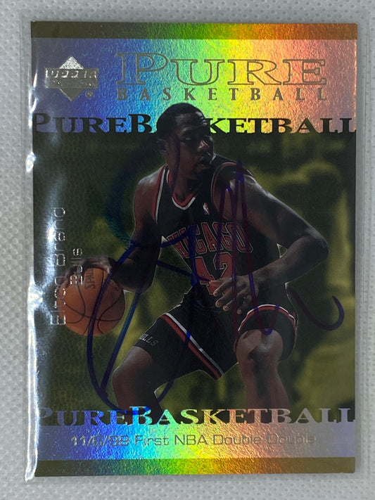 2000-01 Upper Deck Pure Basketball #PB1 Elton Brand Chicago Bulls Signed Card
