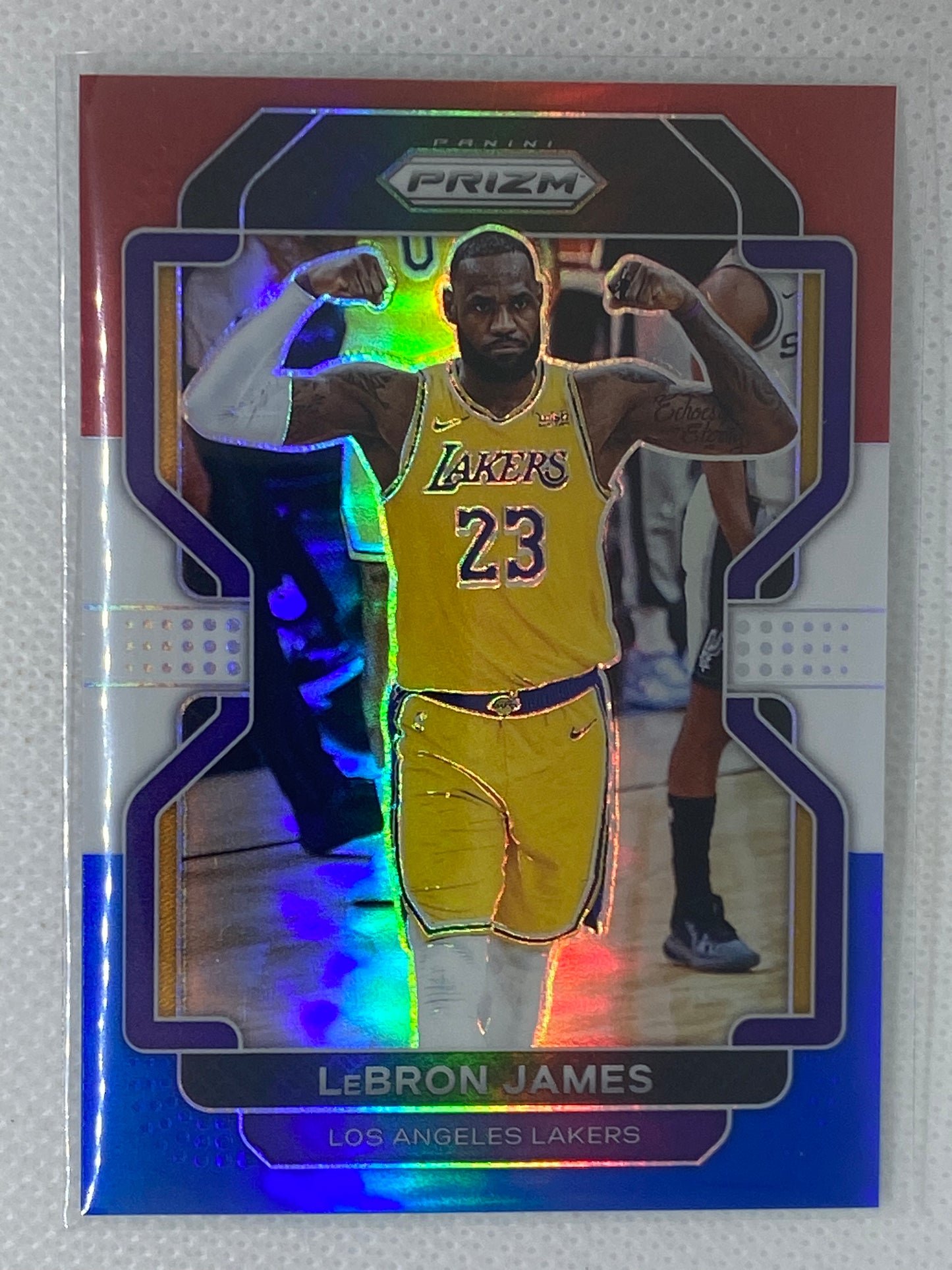 2021-22 Panini Prizm LeBron James #91 Red White Blue Refractor Los Angeles Lakers
