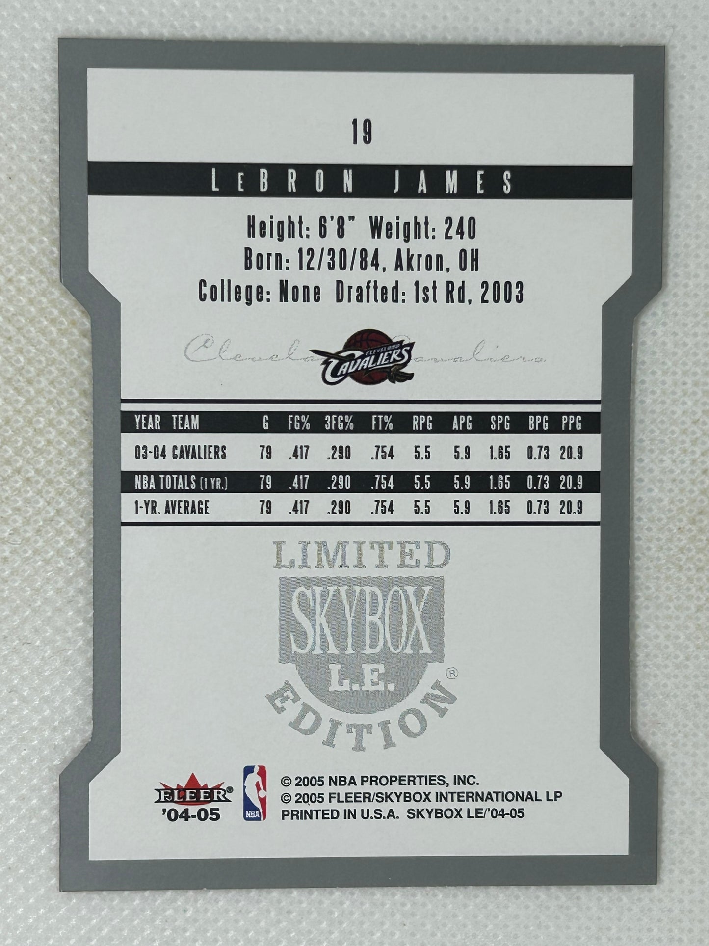 2004-05 Skybox Limited Edition Die-Cut Parallel LeBron James 2nd Year #19 Cleveland Cavaliers