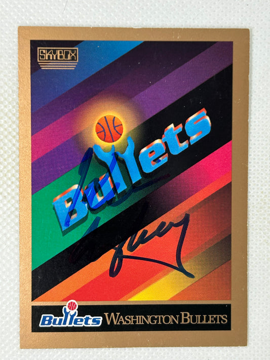 1990 SkyBox Washington Bullets Team Checklist #354 Kevin Loughery Signed Card