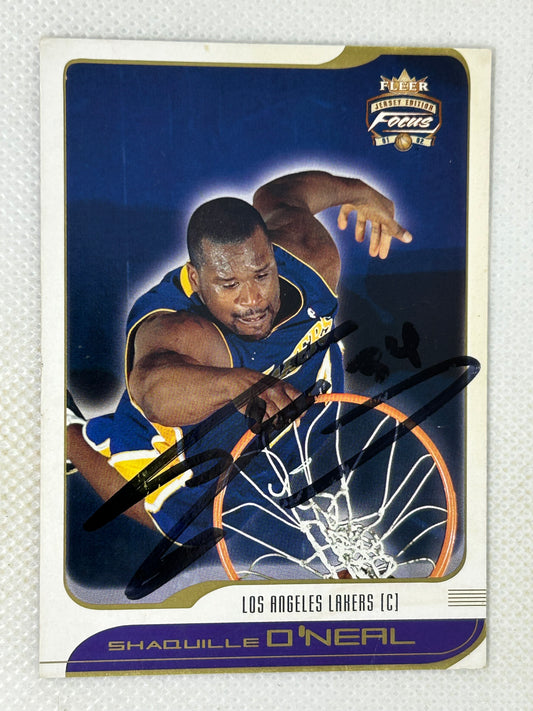 2001-02 Fleer Focus Jersey Edition #6 Shaquille O'Neal Los Angeles Lakers Signed Card (Soft Corners)