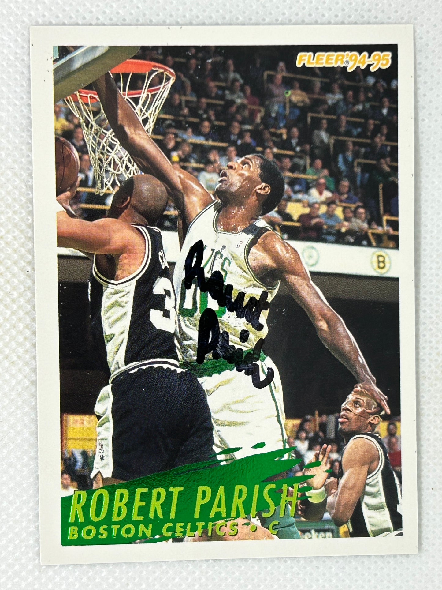1994-95 Fleer #16 Robert Parish Boston Celtics Signed Card