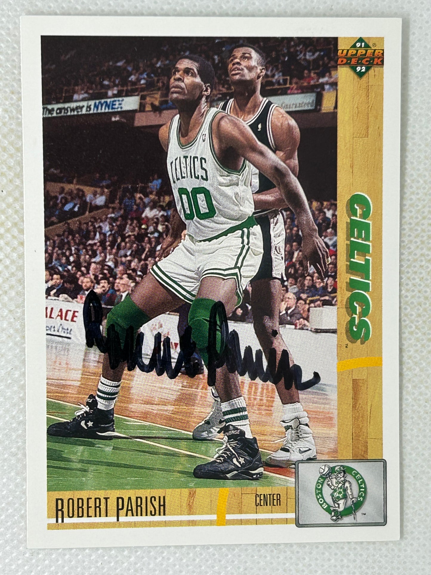 1991-92 Upper Deck Robert Parish #163 Boston Celtics Signed Card