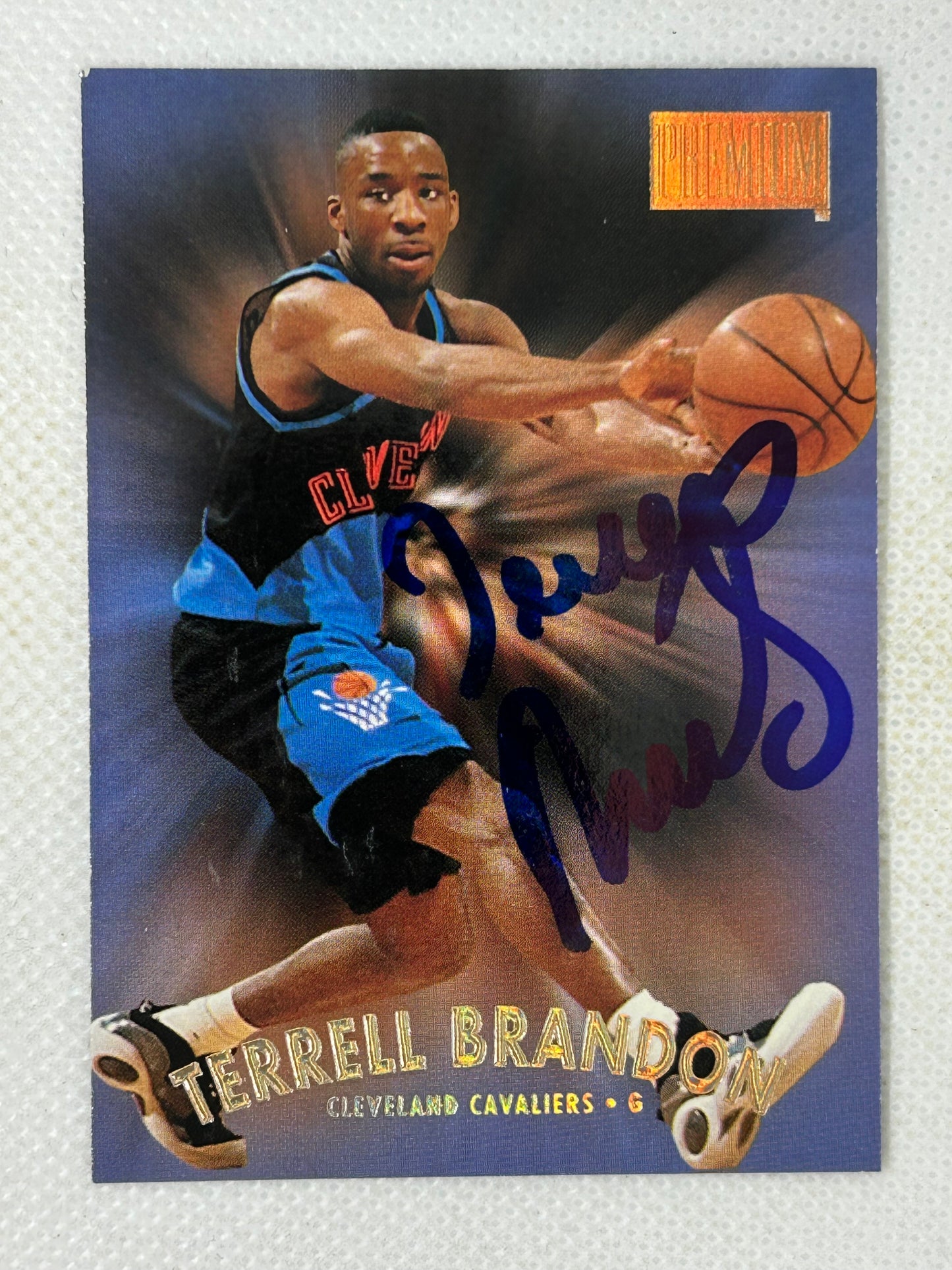 1997-98 SkyBox Premium #109 Terrell Brandon Cleveland Cavaliers Signed Card