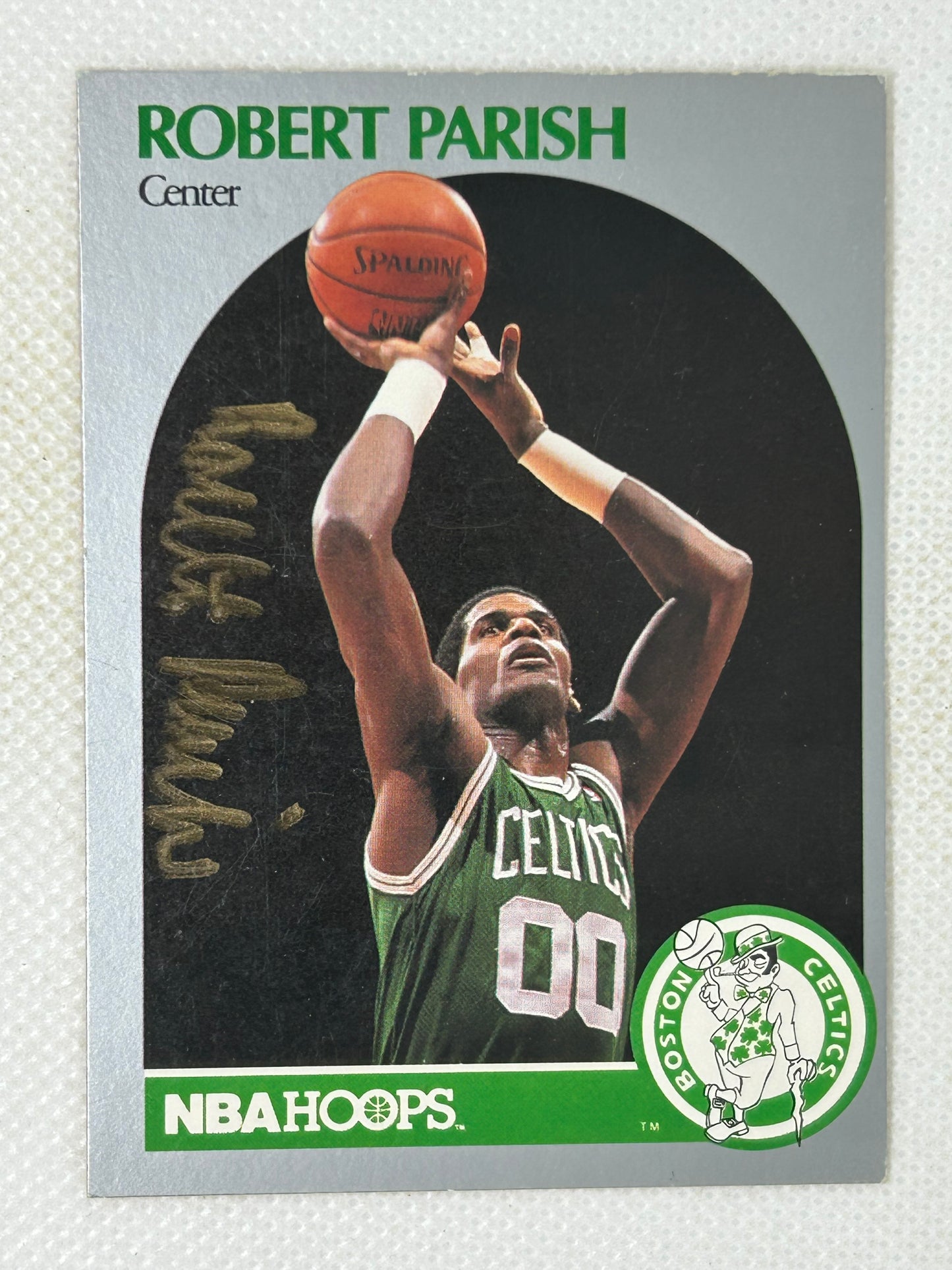 1990-91 NBA Hoops #45 Robert Parish Boston Celtics Signed Card