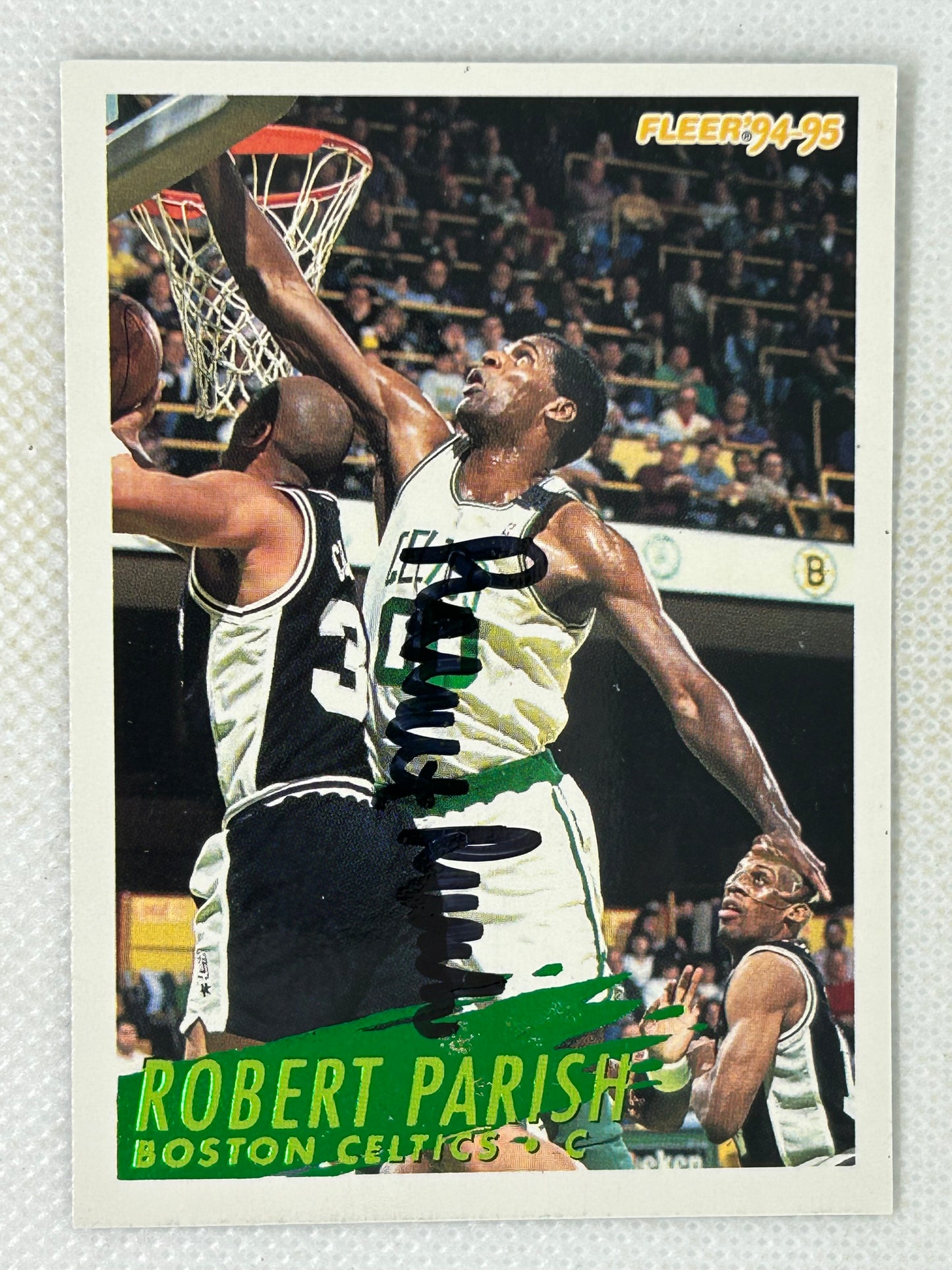 1994-95 Fleer #16 Robert Parish Boston Celtics Signed Card