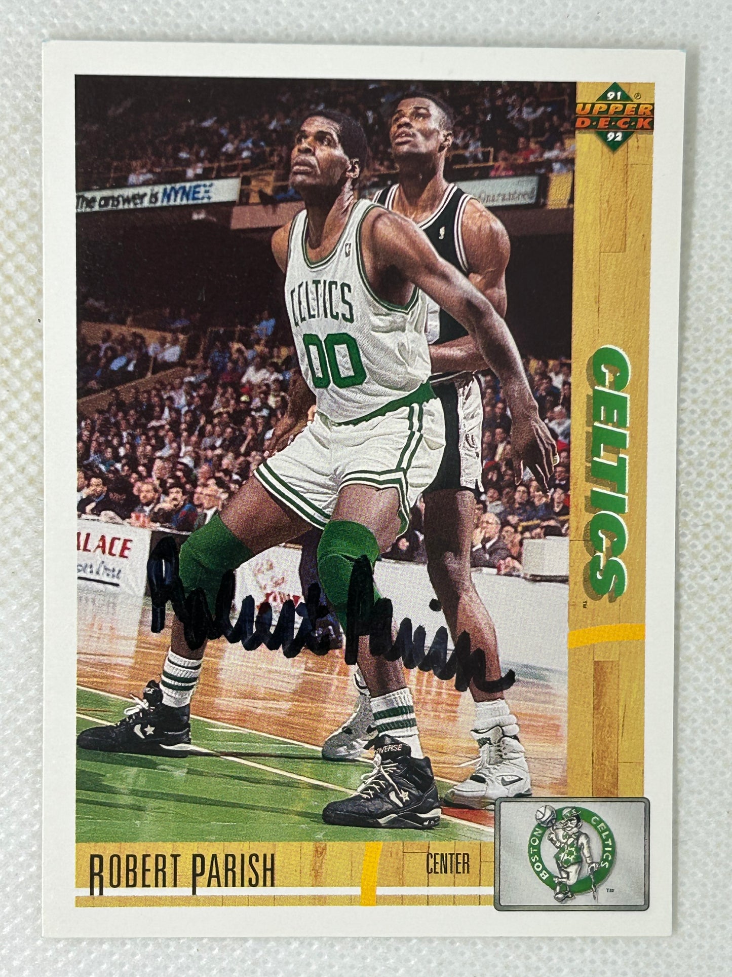 1991-92 Upper Deck Robert Parish #163 Boston Celtics Signed Card