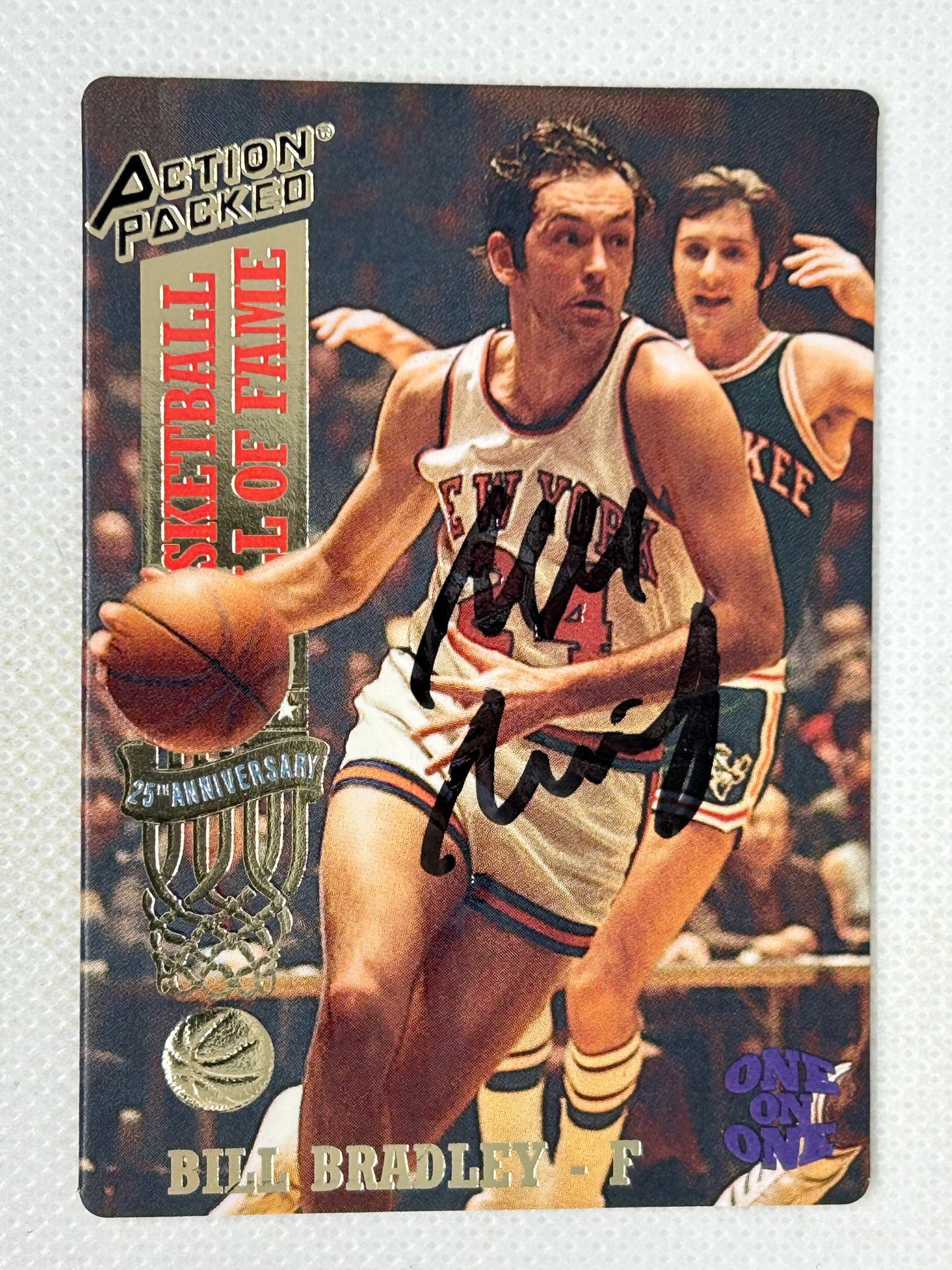 1993-94 Action Packed Basketball Hall of Fame Bill Bradley #7 New York Knicks Signed Card