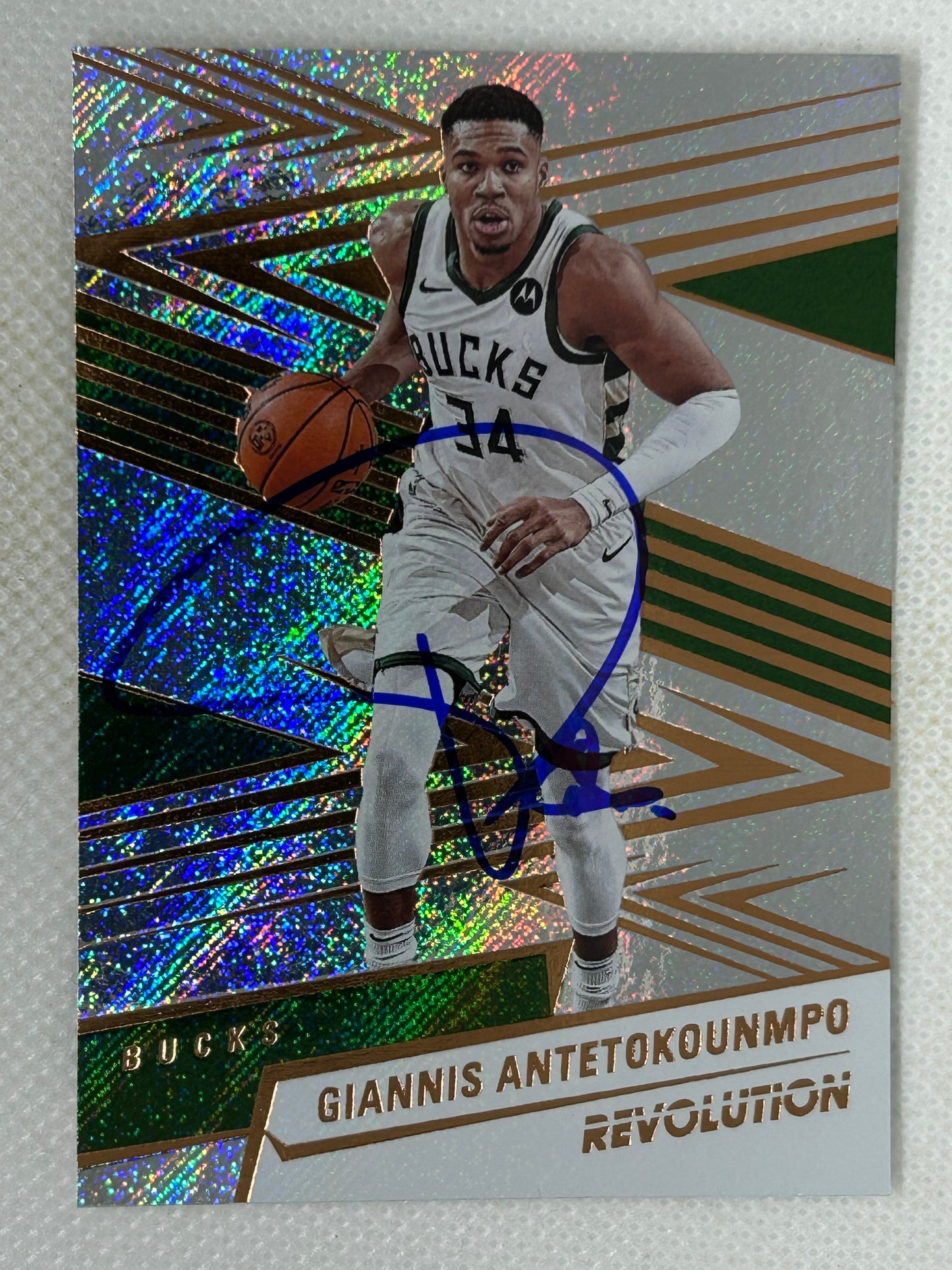 2024-25 Panini Revolution Giannis Antetokounmpo #3 Milwaukee Bucks Signed Card