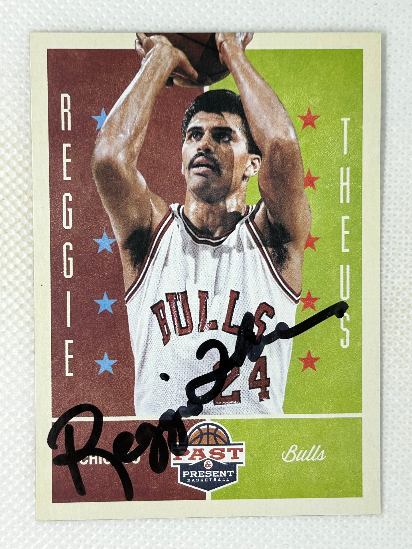 2012-13 Panini Past & Present Reggie Theus #89 Chicago Bulls Signed Card