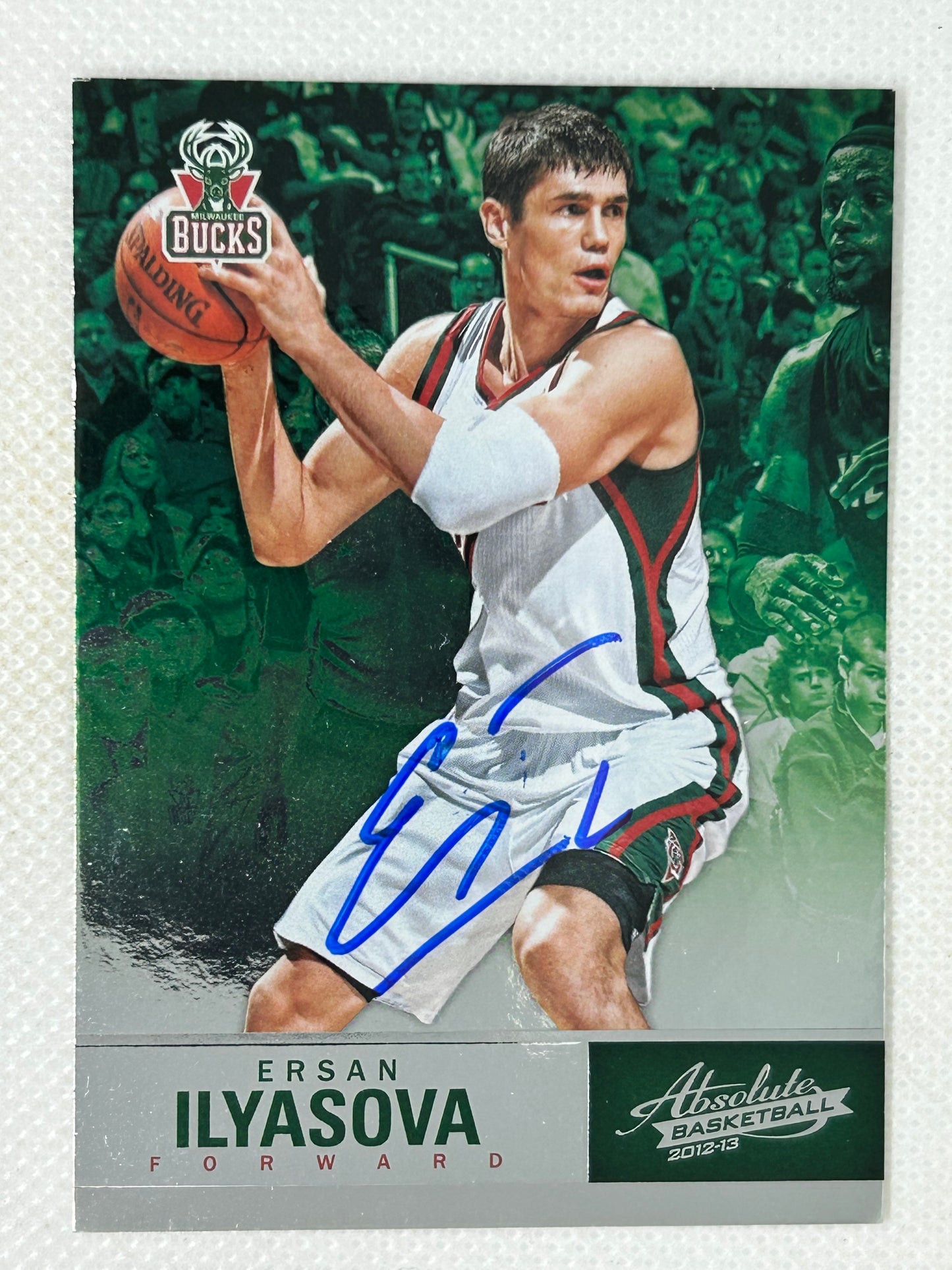 2012-13 Panini Absolute Ersan Ilyasova #22 Milwaukee Bucks Signed Card